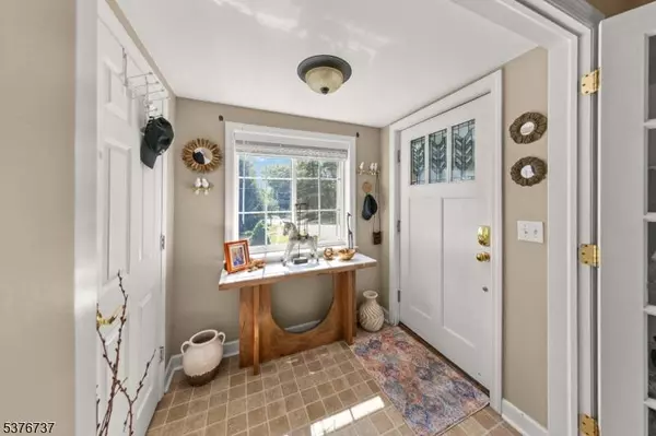 15 Hill Rd, Stanhope Boro, NJ 07874