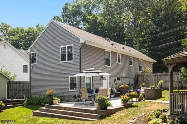 15 Hill Rd, Stanhope Boro, NJ 07874