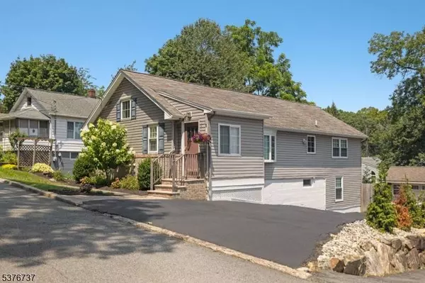 15 Hill Rd, Stanhope Boro, NJ 07874