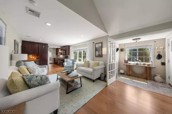 15 Hill Rd, Stanhope Boro, NJ 07874