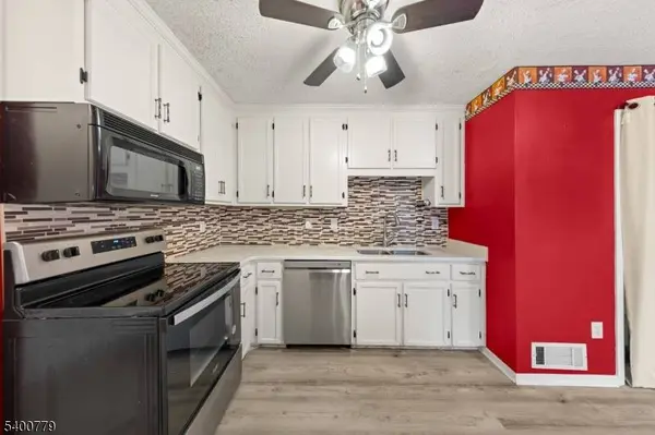 54 Burlington Ct, Hamburg Boro, NJ 07419