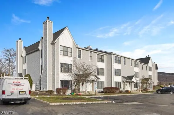 54 Burlington Ct, Hamburg Boro, NJ 07419