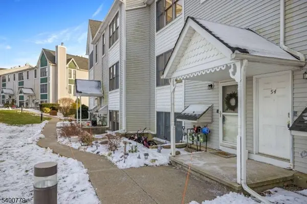 54 Burlington Ct, Hamburg Boro, NJ 07419