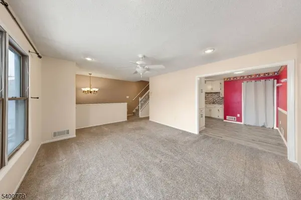 54 Burlington Ct, Hamburg Boro, NJ 07419