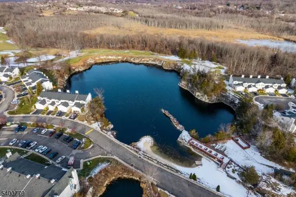 54 Burlington Ct, Hamburg Boro, NJ 07419