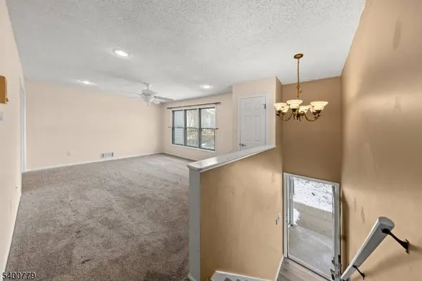 54 Burlington Ct, Hamburg Boro, NJ 07419