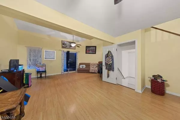 32 Rhea Run, Hampton Twp., NJ 07860