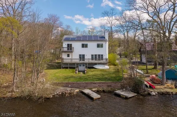 14 E Shore Dr, Hampton Twp., NJ 07860