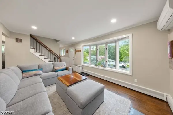 27 Jefferson Ter, Ogdensburg Boro, NJ 07439