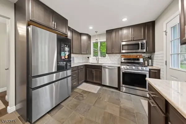 27 Jefferson Ter, Ogdensburg Boro, NJ 07439