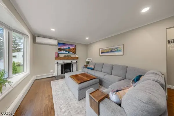 27 Jefferson Ter, Ogdensburg Boro, NJ 07439