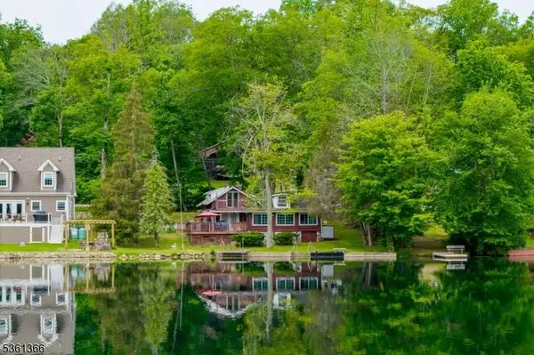 88 Lakeside Dr, Vernon Twp., NJ 07461