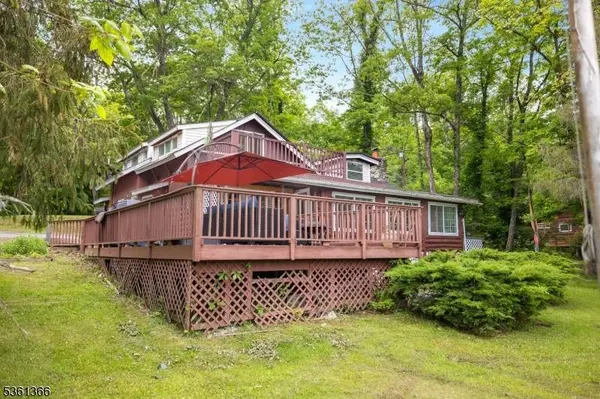 88 Lakeside Dr, Vernon Twp., NJ 07461