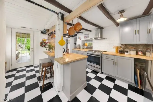 88 Lakeside Dr, Vernon Twp., NJ 07461