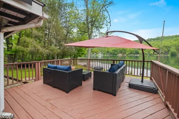 88 Lakeside Dr, Vernon Twp., NJ 07461