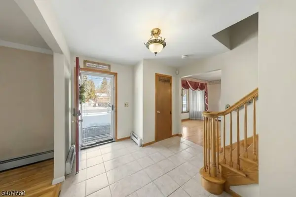2 Mettle Ln, Roxbury Twp., NJ 07885