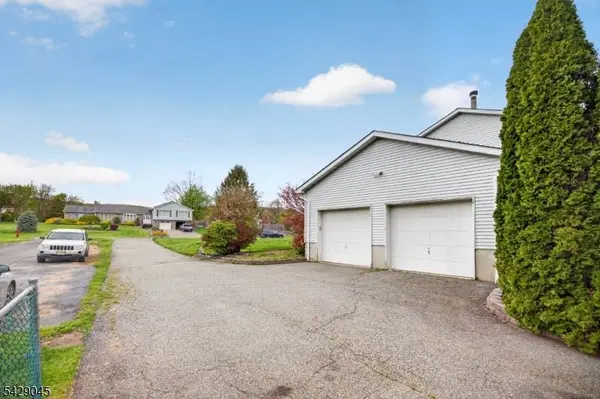 20 Willow Grove Ct, Ogdensburg Boro, NJ 07439