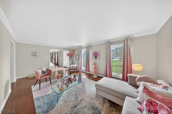 20 Willow Grove Ct, Ogdensburg Boro, NJ 07439