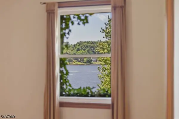 11 Koclas Dr, Netcong Boro, NJ 07857