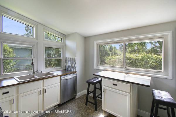 1321 Weber DR, Lansing, MI 48912