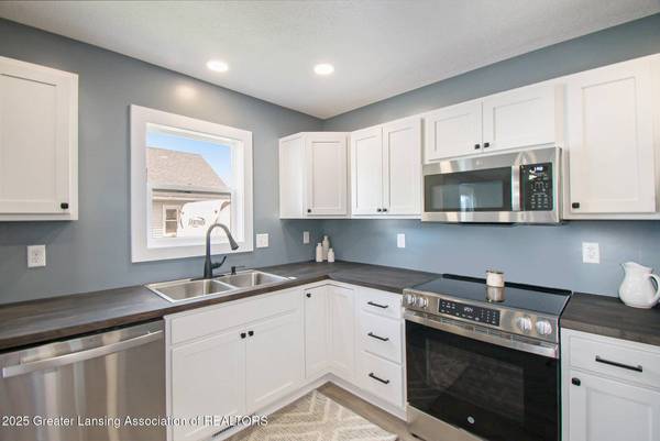 304 W Gibbs ST, St. Johns, MI 48879