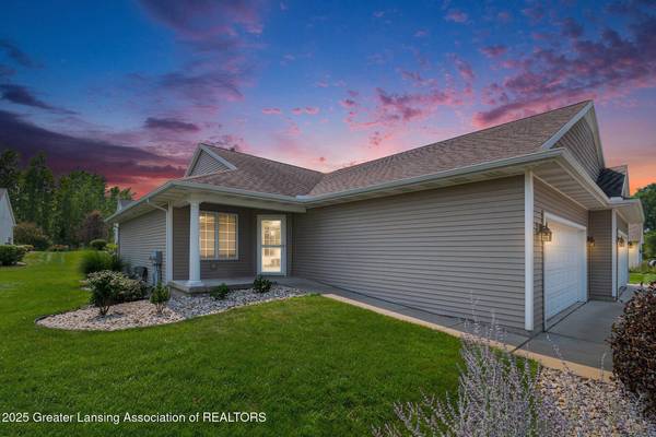 1015 Randy LN, St. Johns, MI 48879