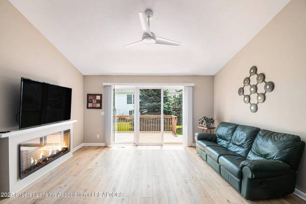 1015 Randy LN, St. Johns, MI 48879