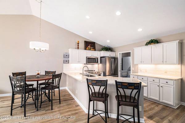 1015 Randy LN, St. Johns, MI 48879