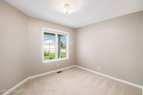 1015 Randy LN, St. Johns, MI 48879