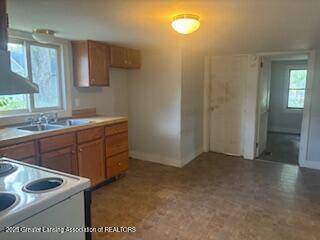 209 W Adelaide ST, Maple Rapids, MI 48853