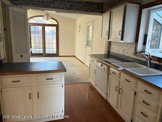 1221 Pershing DR, Lansing, MI 48910