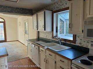 1221 Pershing DR, Lansing, MI 48910