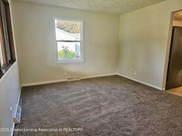 812 W Cass ST, St. Johns, MI 48879