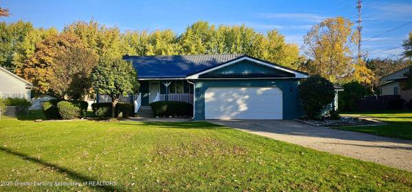 812 W Cass ST, St. Johns, MI 48879