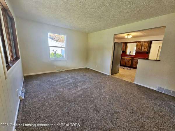 812 W Cass ST, St. Johns, MI 48879