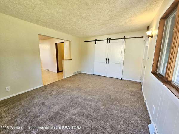 812 W Cass ST, St. Johns, MI 48879