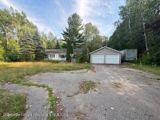 8652 E Colby RD, Crystal, MI 48818