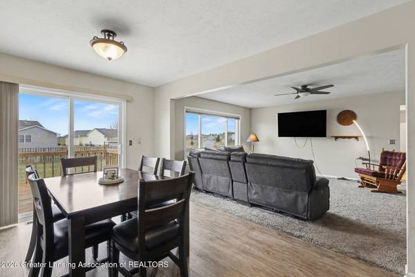 1103 Kelcrasta DR, St. Johns, MI 48879