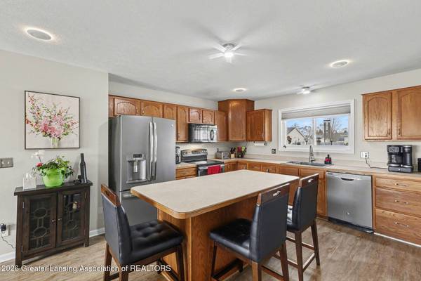 1103 Kelcrasta DR, St. Johns, MI 48879