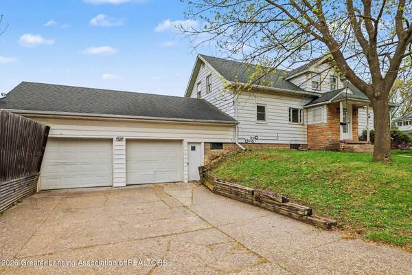209 S Emmons ST, St. Johns, MI 48879