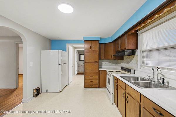 209 S Emmons ST, St. Johns, MI 48879
