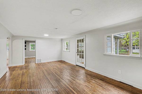 209 S Emmons ST, St. Johns, MI 48879
