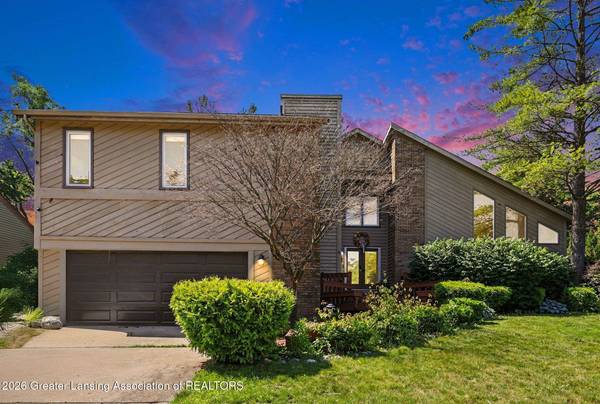 1403 Fairoaks CT, East Lansing, MI 48823