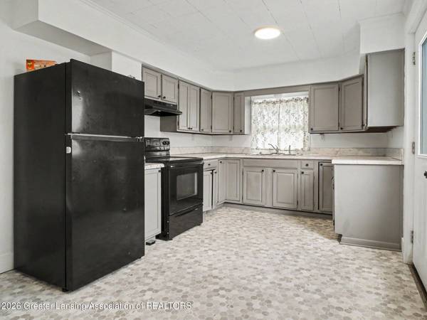 130 W Fulton AVE, Pompeii, MI 48874