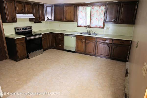 2726 N Lowell RD, St. Johns, MI 48879