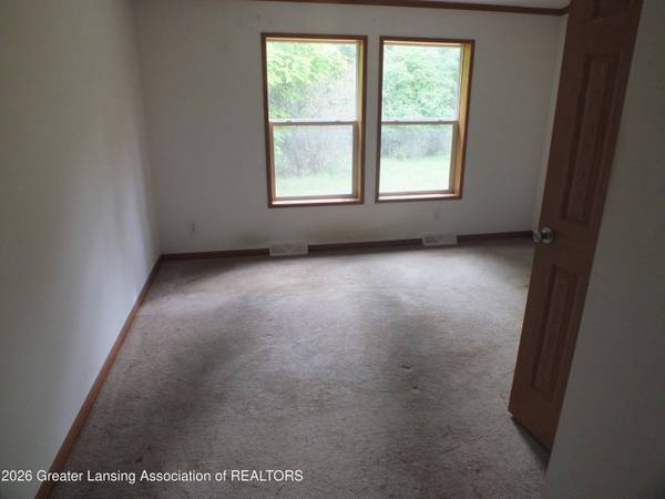 1811 E North, Sumner, MI 48889