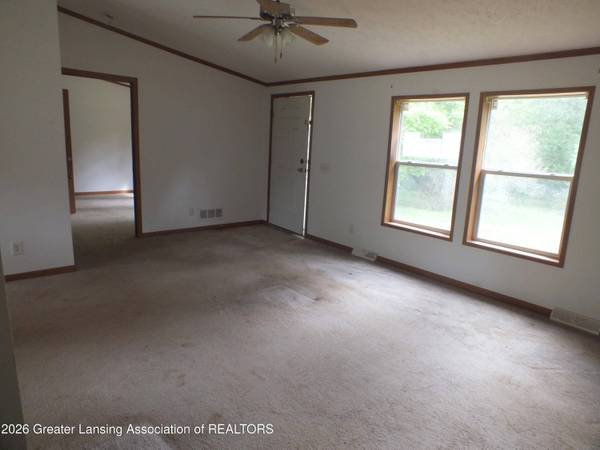 1811 E North, Sumner, MI 48889