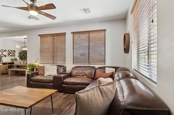 2096 S MOCCASIN Trail, Gilbert, AZ 85295