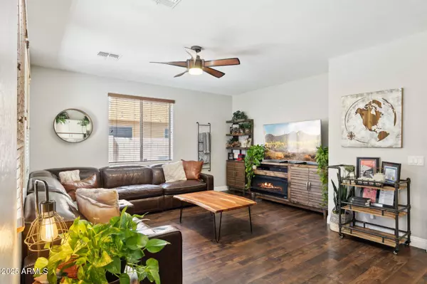 2096 S MOCCASIN Trail, Gilbert, AZ 85295