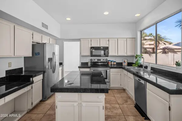 7040 W ORAIBI Drive, Glendale, AZ 85308